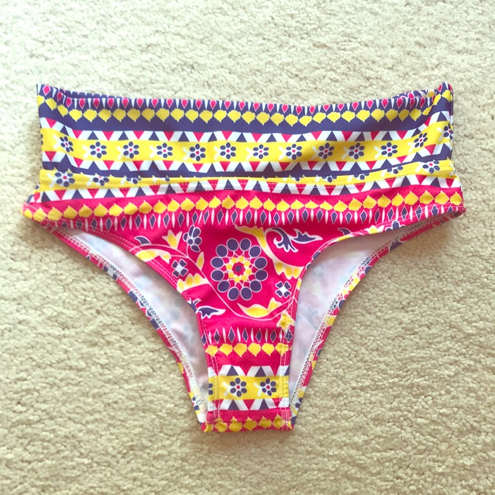 New high or low waist bikini bottoms 🌸